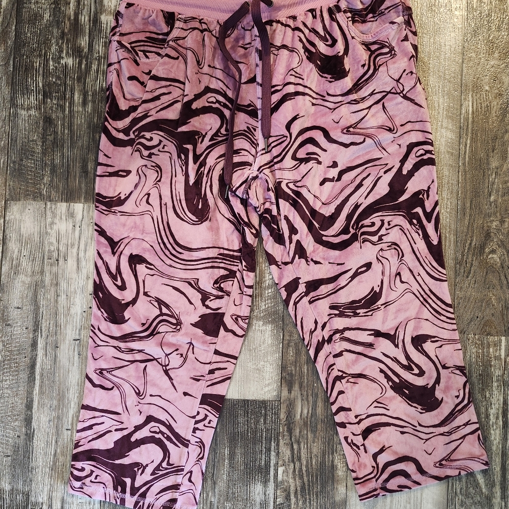 LULAROE COZY COLLECTION Size 1X  Marbled Jogger Capri Cozy - Picture 2 of 3